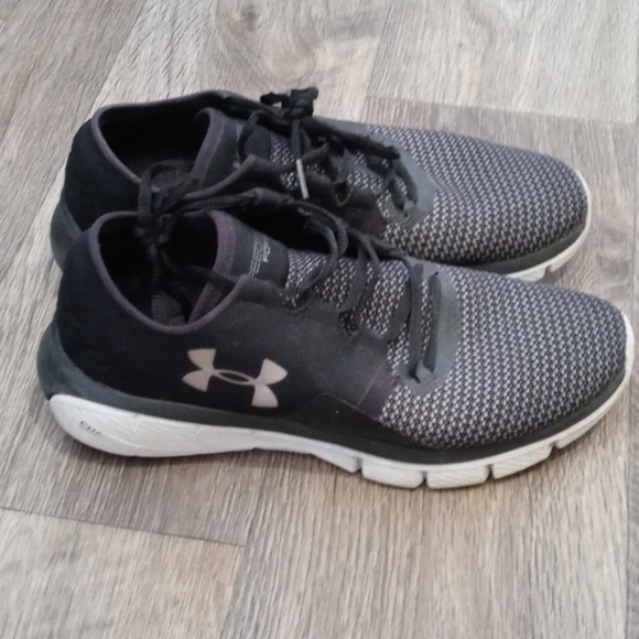 Mens Under Armour shoes - Picture 3 of 5